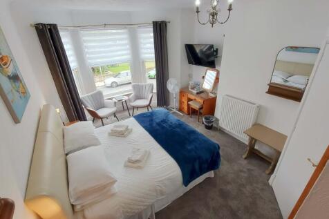 Guest bedroom with en-suite