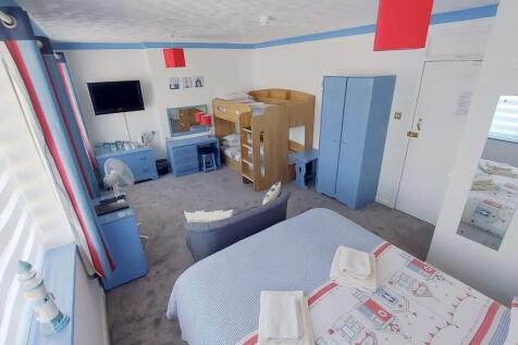 Guest bedroom with en-suite