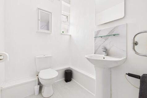 Self-contained flat shower room