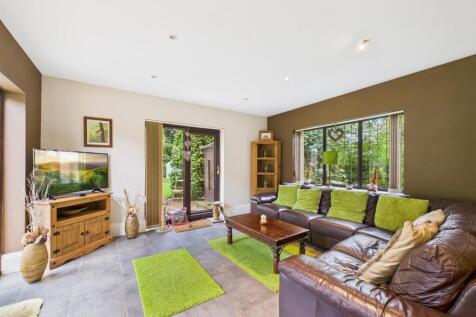 Open Plan Kitchen/Living/Dining Area