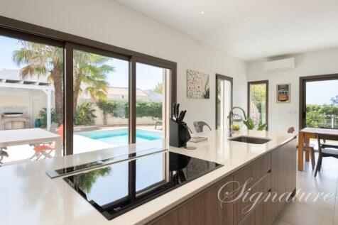 Signature-Balothel-130825-medium-36