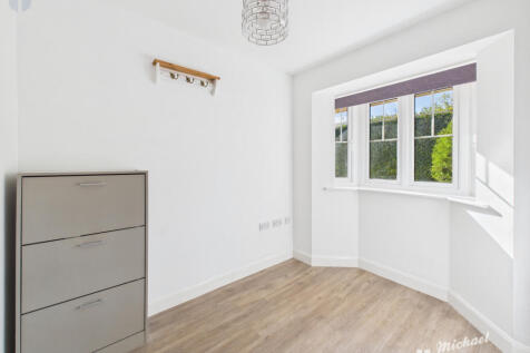 CAM03852G0-PR0427-STILL007