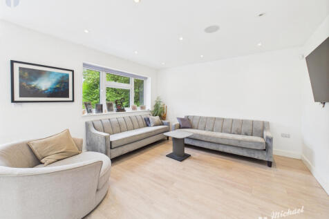 CAM03852G0-PR0332-STILL002