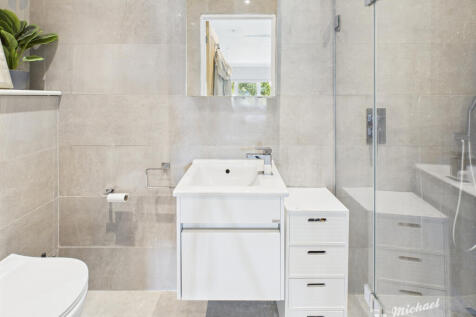 CAM03852G0-PR0332-STILL021