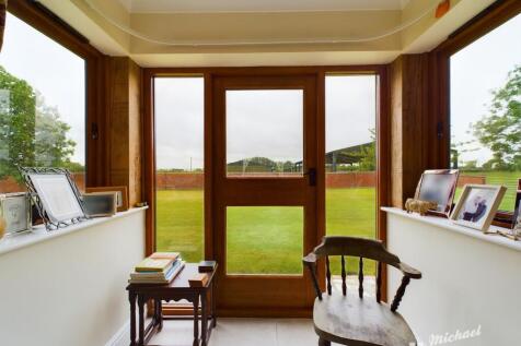 CAM02538G0-PR0305-STILL014