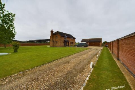 CAM02538G0-PR0305-STILL034