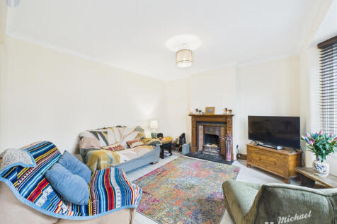 CAM02773G0-PR0312-STILL001