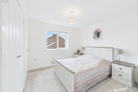 CAM03852G0-PR0412-STILL006