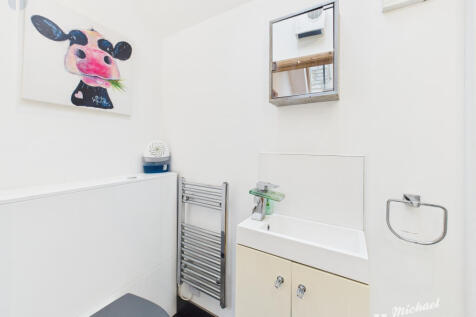 CAM03852G0-PR0439-STILL003