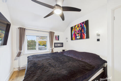 CAM03218G0-PR0815-STILL008