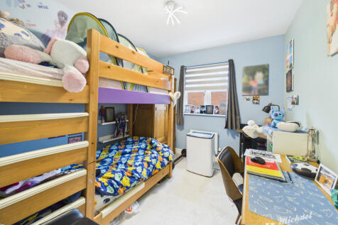 CAM03852G0-PR0493-STILL004