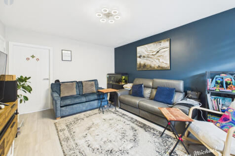 CAM03852G0-PR0493-STILL011