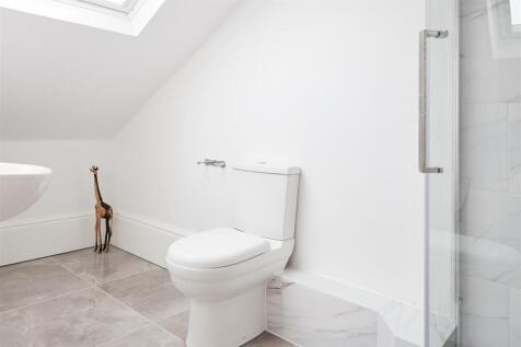 H - loft en-suite.jpg