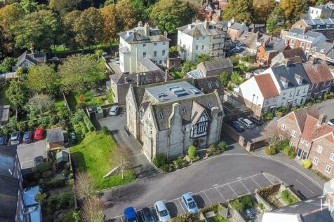 Close to Borough Gardens