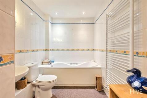 Bathroom (ground floor)