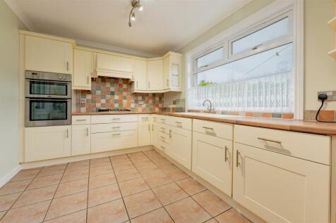 19 Roman Road Northmuir Kirriemuir-16.jpg