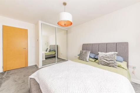 Flat 18 Anton House Forthill Road BF-3.JPG
