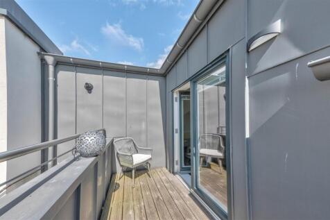 Flat 18 Anton House Forthill Road BF-20.JPG