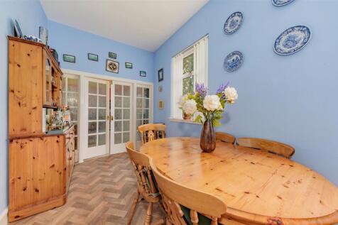 Kelly Castle Lodge Arbirlot-12.JPG