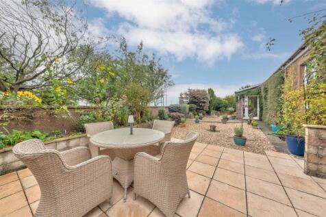 Kelly Castle Lodge Arbirlot-20.JPG