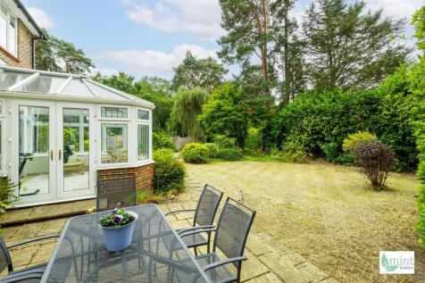 7 Priory Close - Watermark-38.jpg