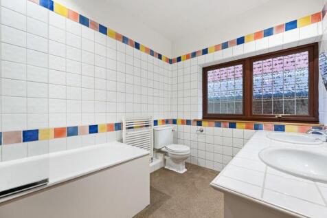 TEC - 72 Wykeham Road - Bathroom3 (1).jpg