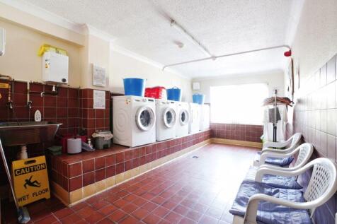 COMMUNAL LAUNDRY ROOM