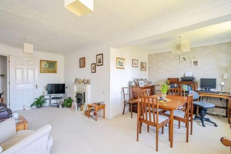 LOUNGE/DINNING ROOM