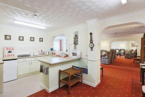 COMMUNAL KITCHEN