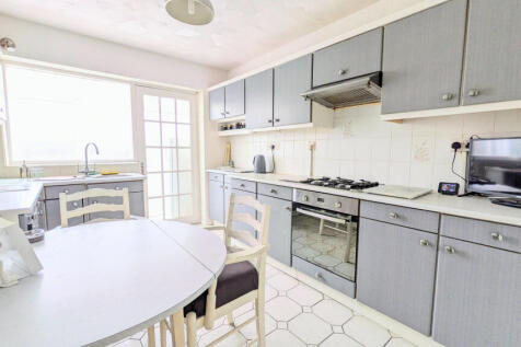 PXL_20251205_112106990.MP~2