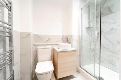 Centurion Apt 19 Bathrooms-2.jpg