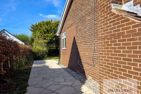 Side Patio Area (Left)