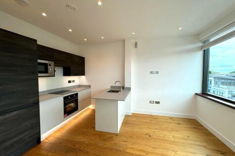 Living room pic 4.jpeg