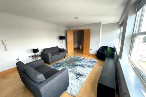 Living room pic 4.jpeg
