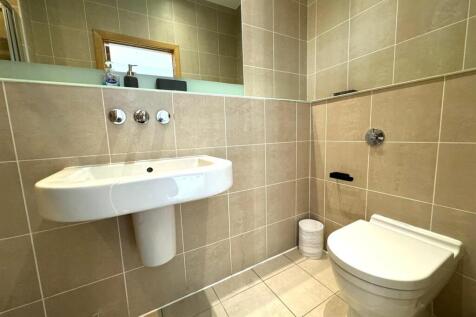 Ensuite pic 1.jpeg
