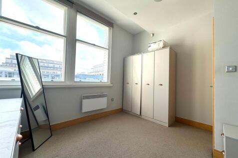 Second bedroom pic 1.jpeg