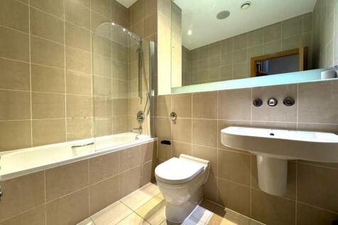 Main bathroom.jpeg