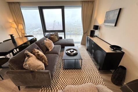 Living Room pic 3.jpeg