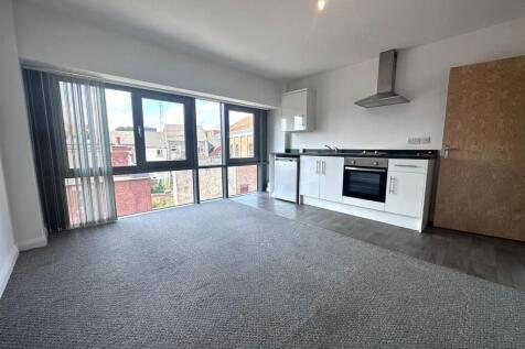 Living Room pic 2.jpg