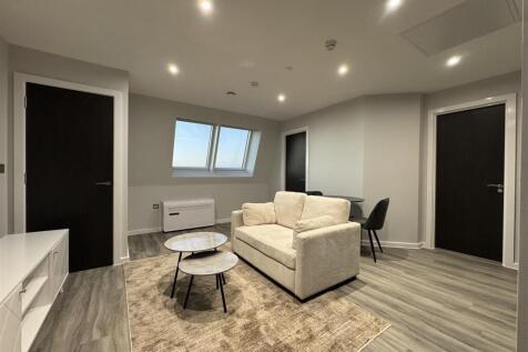 Living area pic 3.jpeg