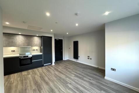 Living room pic 3.jpeg