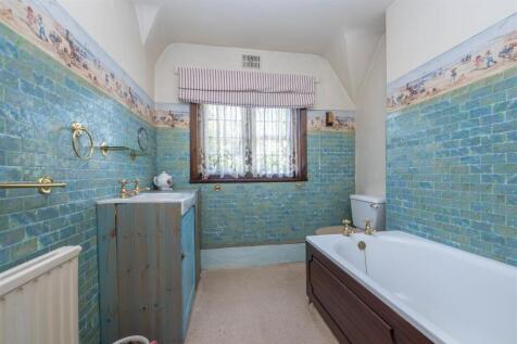 En-Suite Bathroom