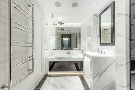 Principal Bathroom