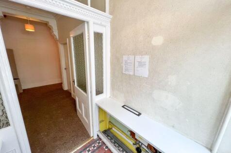 20 Selbourne Drive - Flat 1