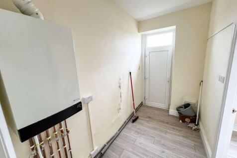 20 Selbourne Drive - Flat 1