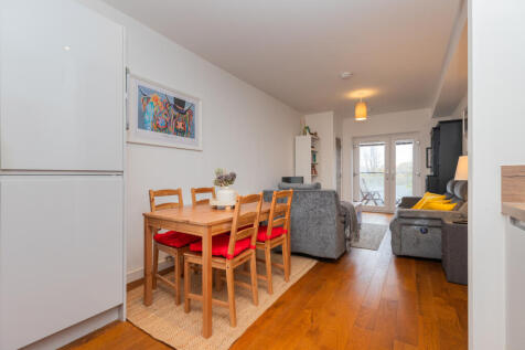 Flat 3-2, 2 Riverford Court Glasgow G43 1FB 2L-6