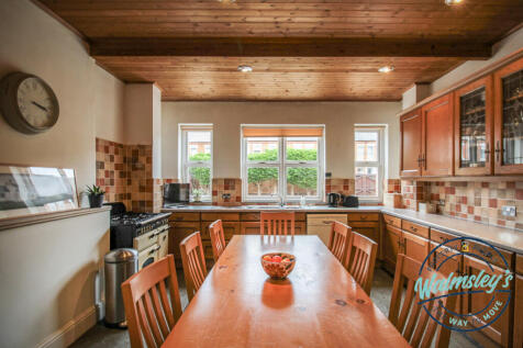 Kitchen dining to left wing