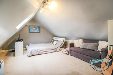 Bedroom to right wing