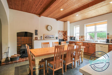Kitchen dining to left wing