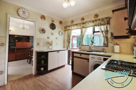 Kitchen with access to dining room, hallway &amp; cons